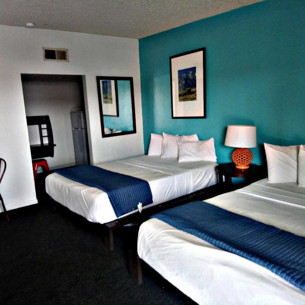 Desert Hills Motel Image 27