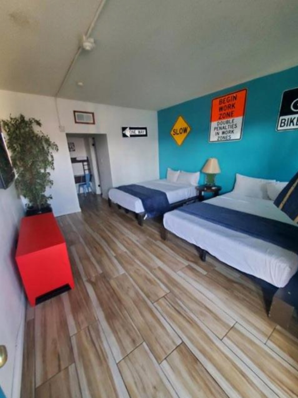 Desert Hills Motel Image 37