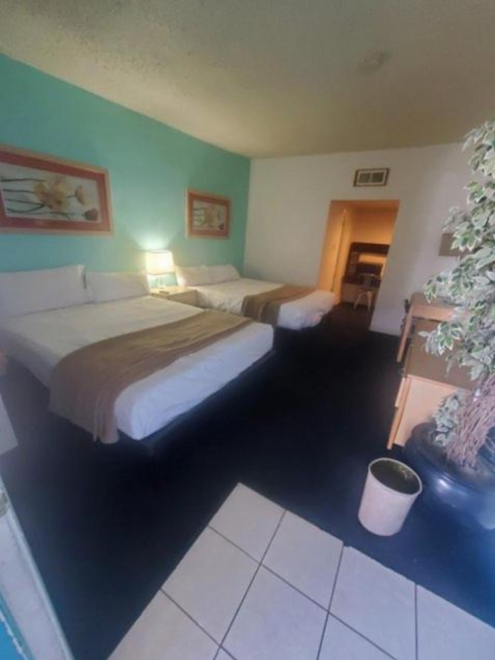 Desert Hills Motel Image 38